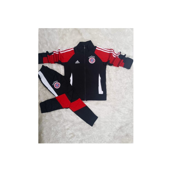 8337  Детски футболен екип Bayern Munchen червено с черно